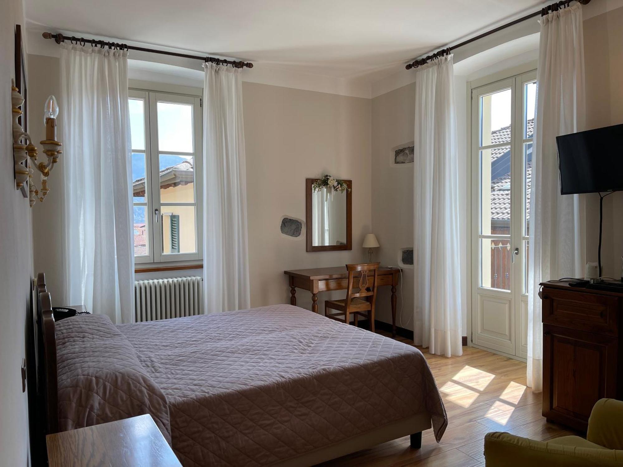 Hotel La Torre Castiglione dʼIntelvi Εξωτερικό φωτογραφία